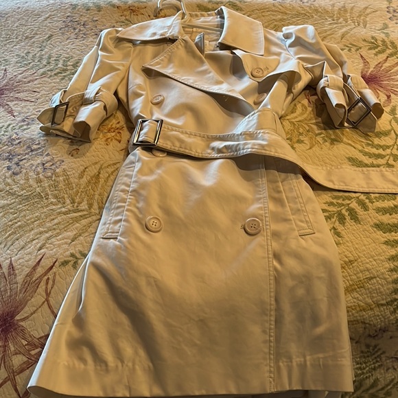Fabulous Oat colored Ya-Ya Trench Coat size Petite - Picture 3 of 10